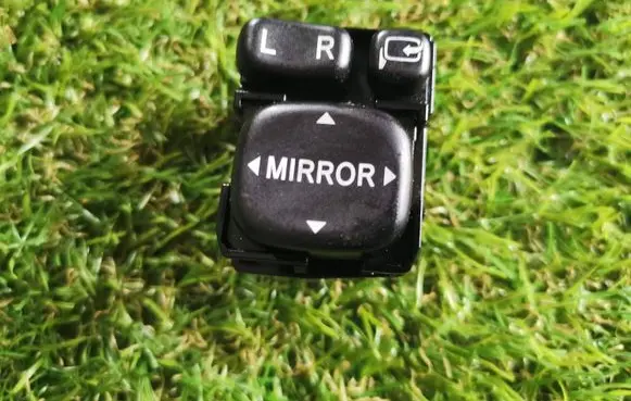 Toyota Avensis T250 Wing mirror switch 183579