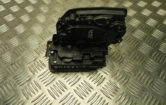 BMW X1 F48 F49 Front door lock 7281936 I9624