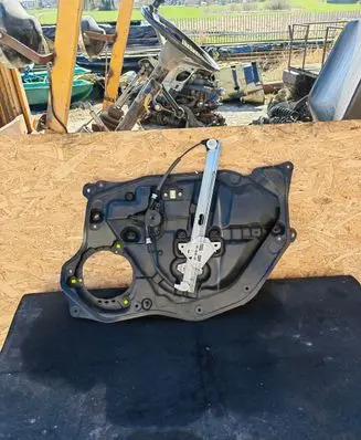 Mazda CX-3 Front window lifting mechanism without motor DA6R5997XA