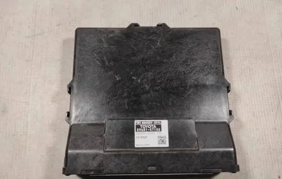 Toyota Prius (XW30) Engine control unit/module ECU 8968147100 2850000263