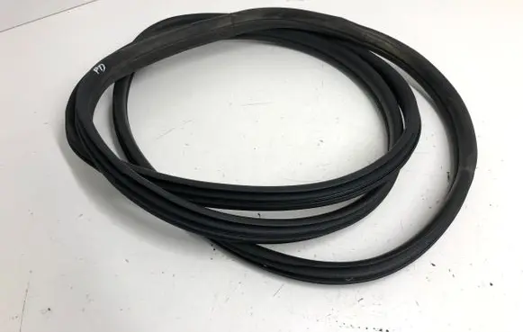 Opel Vivaro Front door rubber seal 