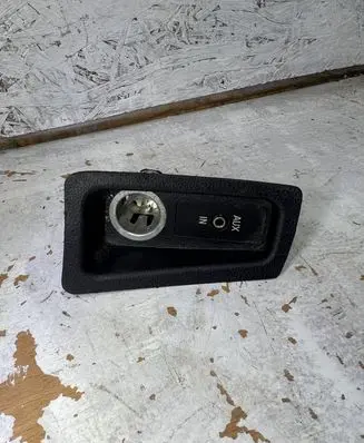 BMW 1 E81 E87 AUX in-socket connector 6930561