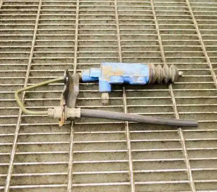 Clutch slave cylinder