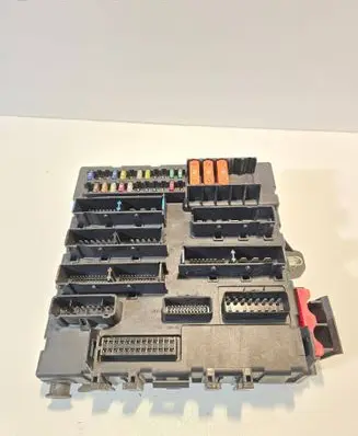 Opel Signum Fuse module 13112914 519049035 00163736