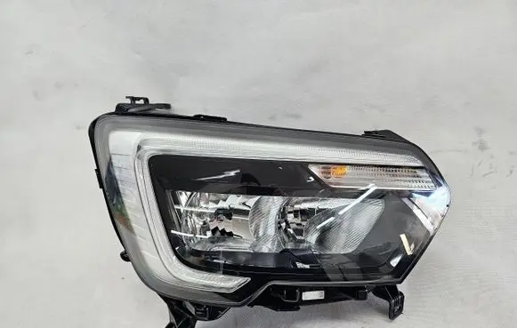 Renault Master III Headlight/headlamp 260105567R