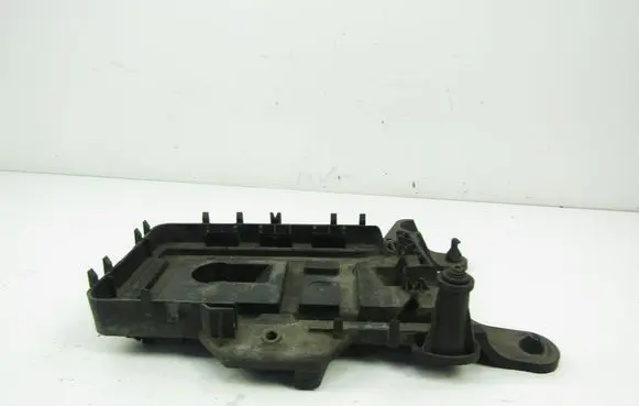 Volkswagen PASSAT B6 Battery tray 1K0915333C
