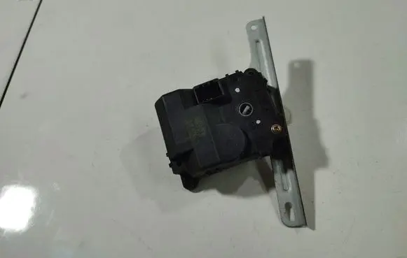 KIA Sportage Air flap motor/actuator 1K0907530K