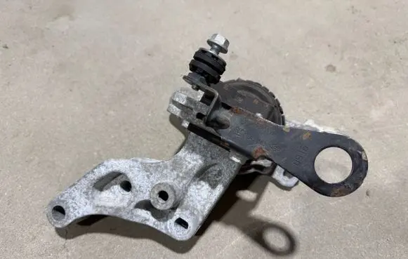 Renault Trafic III (X82) Engine mount bracket 112841371R