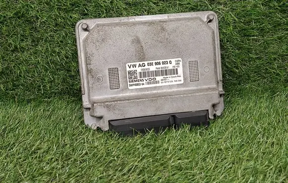 Skoda Fabia Mk2 (5J) Engine control unit/module ECU 03E906023Q 03E906023 5WP40853