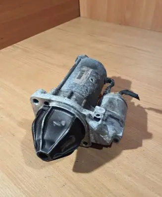 Mercedes-Benz Vito Viano W639 Starter motor A0051511301