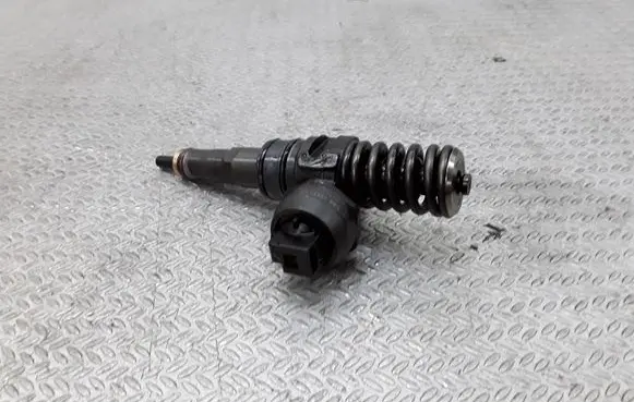 Skoda Octavia Mk2 (1Z) Fuel injector 038130073AG
