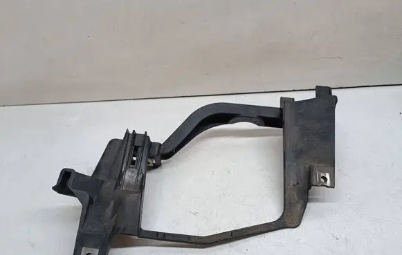 BMW 5 E60 E61 Headlight/headlamp mounting bracket 15873700