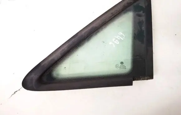 Volkswagen Touran I Front triangle window/glass 