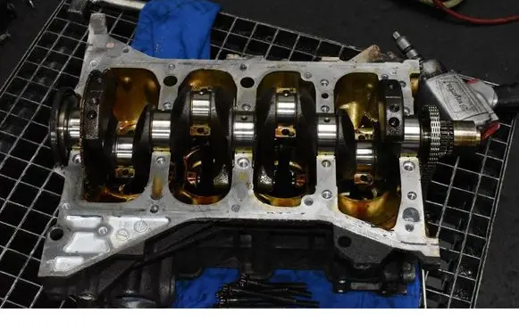 Nissan Primera Engine block QR20