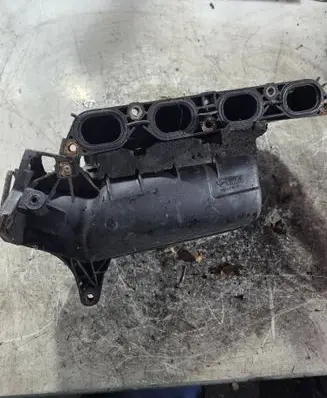 Toyota Avensis T250 Intake manifold 