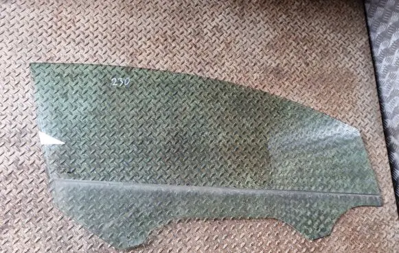 Ford Fiesta Front door window/glass (coupe) 8A61B21410A
