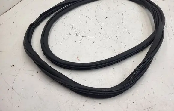 Porsche Macan (95B) Front door rubber seal 95B831721F