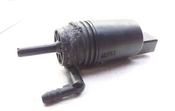 BMW 5 E39 Windscreen/windshield washer pump 67128377612