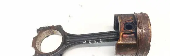 Volkswagen Polo Piston with connecting rod