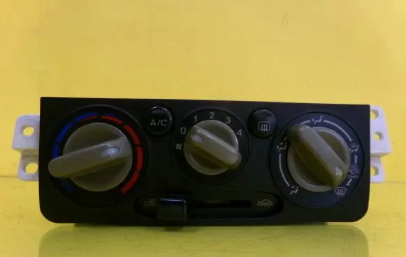 Mazda Demio Climate control unit DC7061190C