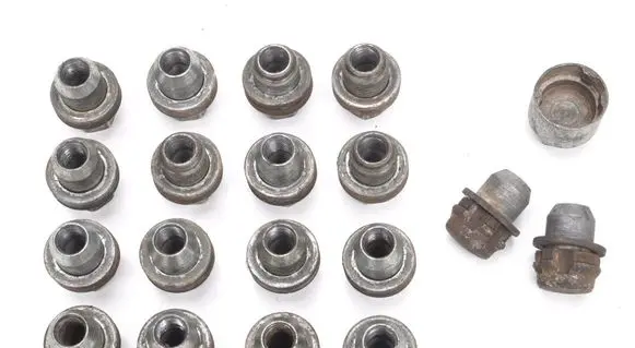 Land Rover Discovery 3 - LR3 Nuts/bolts 