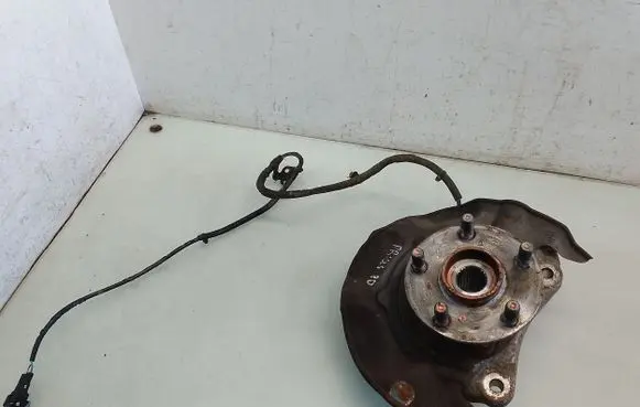 Toyota Prius (NHW20) Front wheel hub