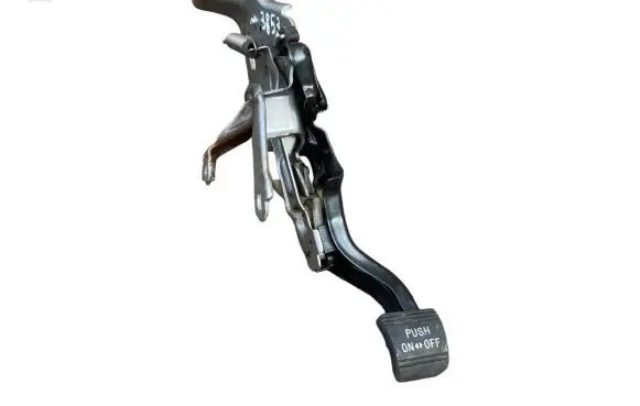 Lexus RX 330 - 350 - 400H Brake pedal