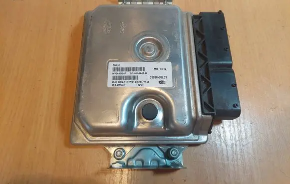 Suzuki Swift IV Engine control unit/module ECU 33920-68L03 MJD8DS.P1 HW01S