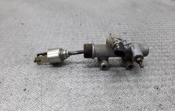 Toyota Avensis Verso Clutch master cylinder