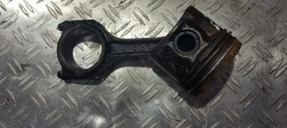 Ford Focus Piston with connecting rod