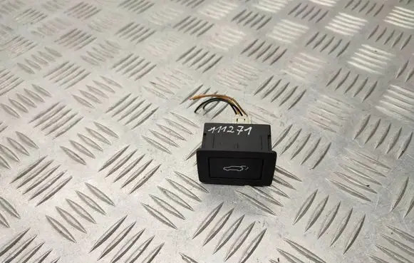 Hyundai Santa Fe Tailgate/boot open switch button 