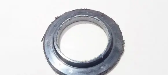 Honda CR-V Coil spring mount 