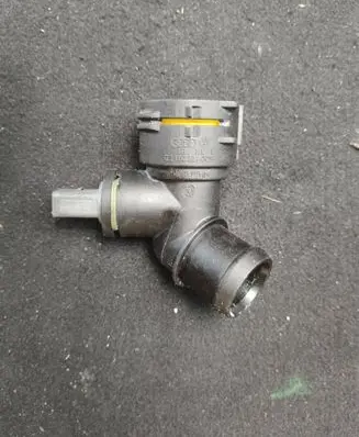 Volkswagen Tiguan Engine coolant pipe/hose 5Q0122291ED