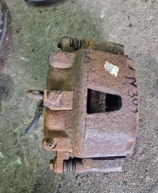 Jeep Grand Cherokee (WK) Front brake caliper 262482 26582