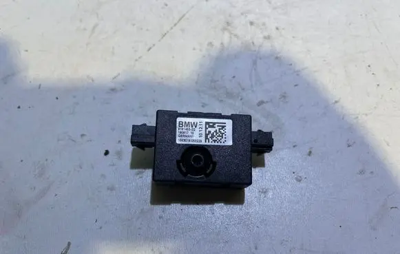BMW X3 F25 Aerial antenna amplifier 9181453 19081710 168301905