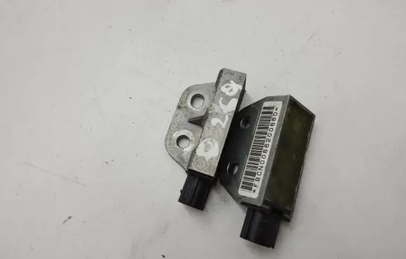 Nissan X-Trail T30 Airbag deployment crash/impact sensor