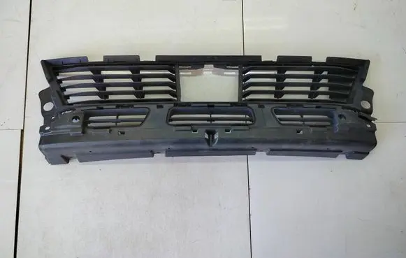 Peugeot 3008 II Front bumper lower grill 9811665777