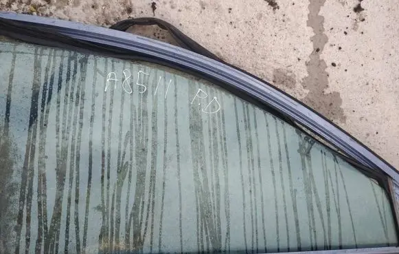 Honda CR-V Front door window glass four-door