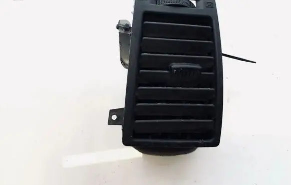 Hyundai Terracan Dash center air vent grill 85740h1600 85740-h1600