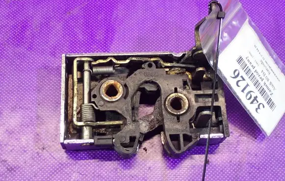 Audi 80 90 S2 B4 Front door lock 8A1837016A