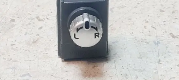 Mitsubishi Colt Wing mirror switch MN108084
