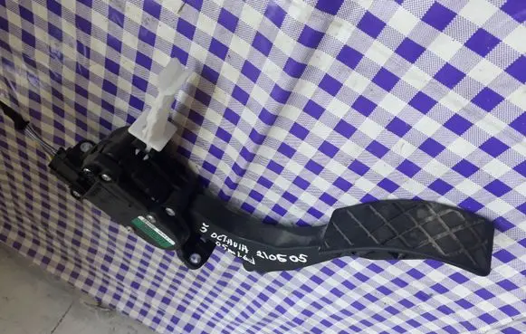 Skoda Octavia Mk1 (1U) Accelerator throttle pedal 8Q1721503C 134405