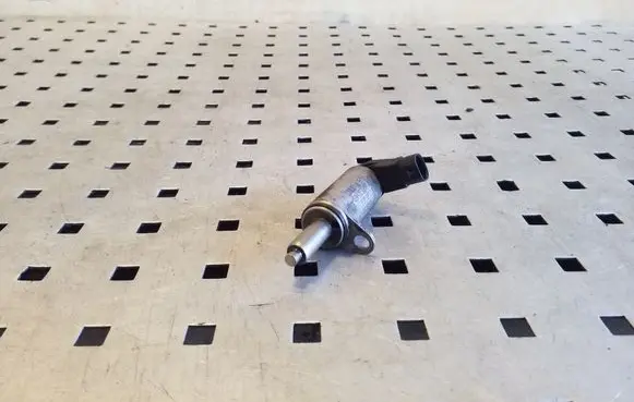 Audi Q5 SQ5 Camshaft vanos timing valve 06H103697A
