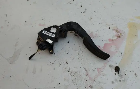 Dacia Dokker Accelerator throttle pedal 180108712R