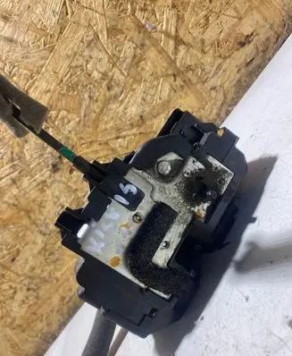 Nissan Qashqai Front door lock