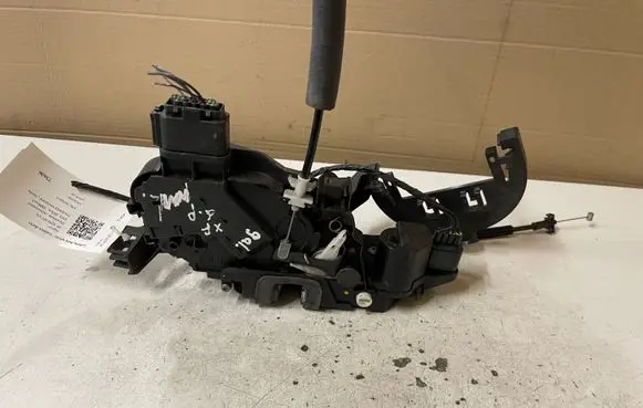 Jaguar XF X250 Rear door lock 8X2324994AE 961999104