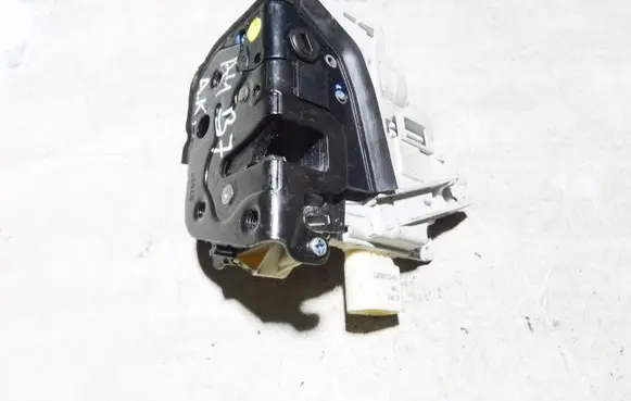 Audi A4 S4 B7 8E 8H Rear door lock 8E0839015AA