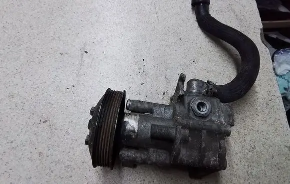 BMW X5 E70 Power steering pump 6781008 7516620