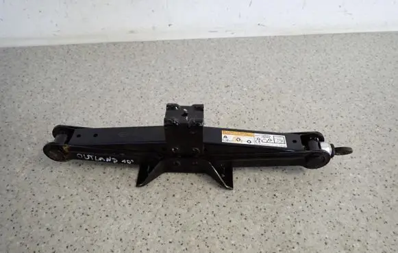 Mitsubishi Outlander Spare wheel mounting bracket 