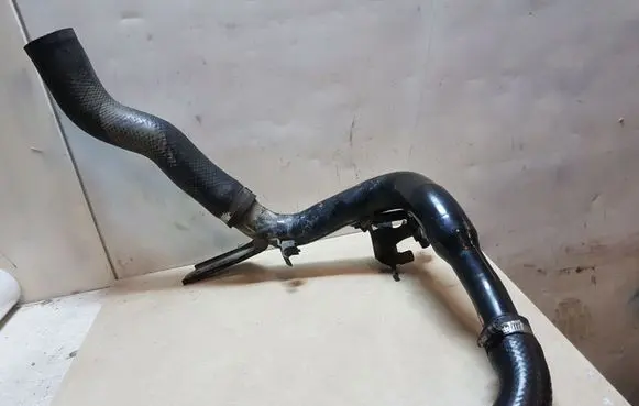 Toyota Avensis T220 Intercooler hose/pipe
